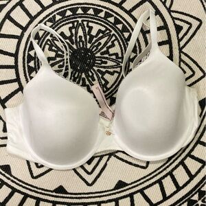 VICTORIAS SECRET body by Victoria pwrfect coverage bra 36D